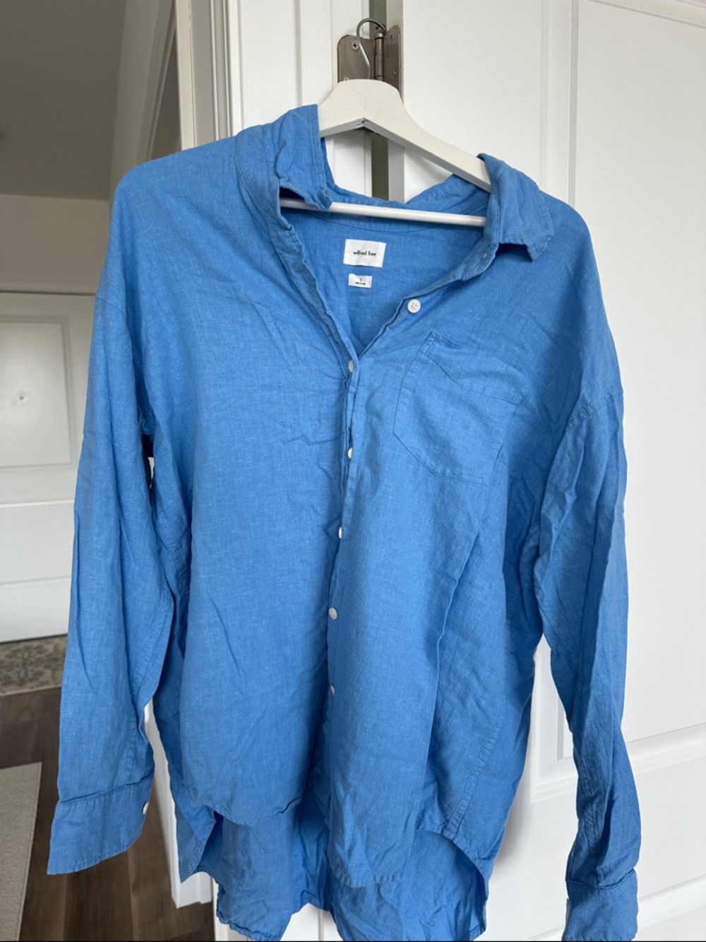 Aritzia Blue Linen-Blend Button-Down Shirt